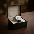 Orologio Regent Albus con apertura open-heart di ispirazione meccanica